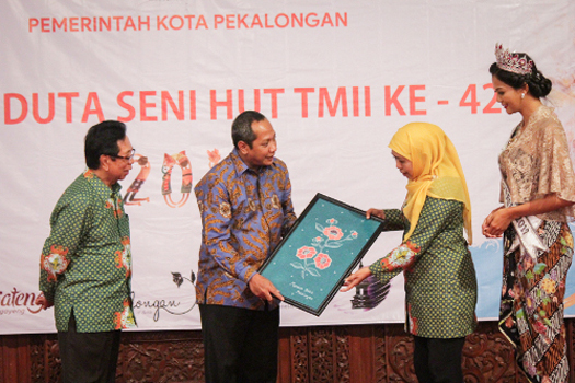 Pemkot Pekalongan Terima Anugrah Pangripta Nusantara 2017